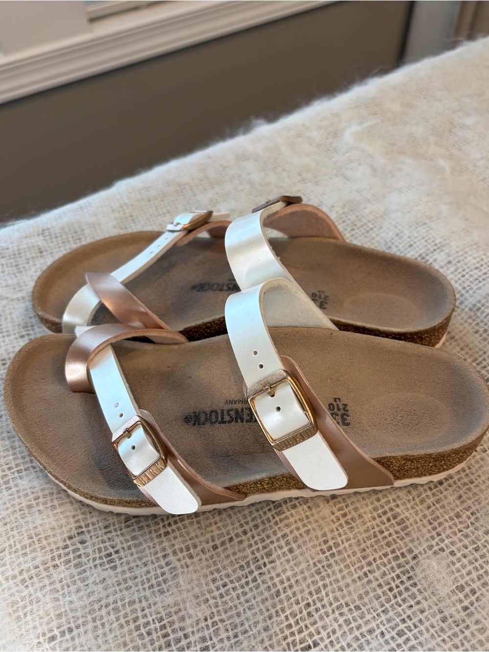 Birkenstock mayari kids sandals  pearl & rose gold EUC - Picture 2 of 16